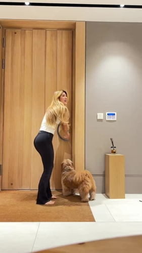 阿森纳夺冠后回家的加布!网友:妻子手机屏估计保不住了😂
